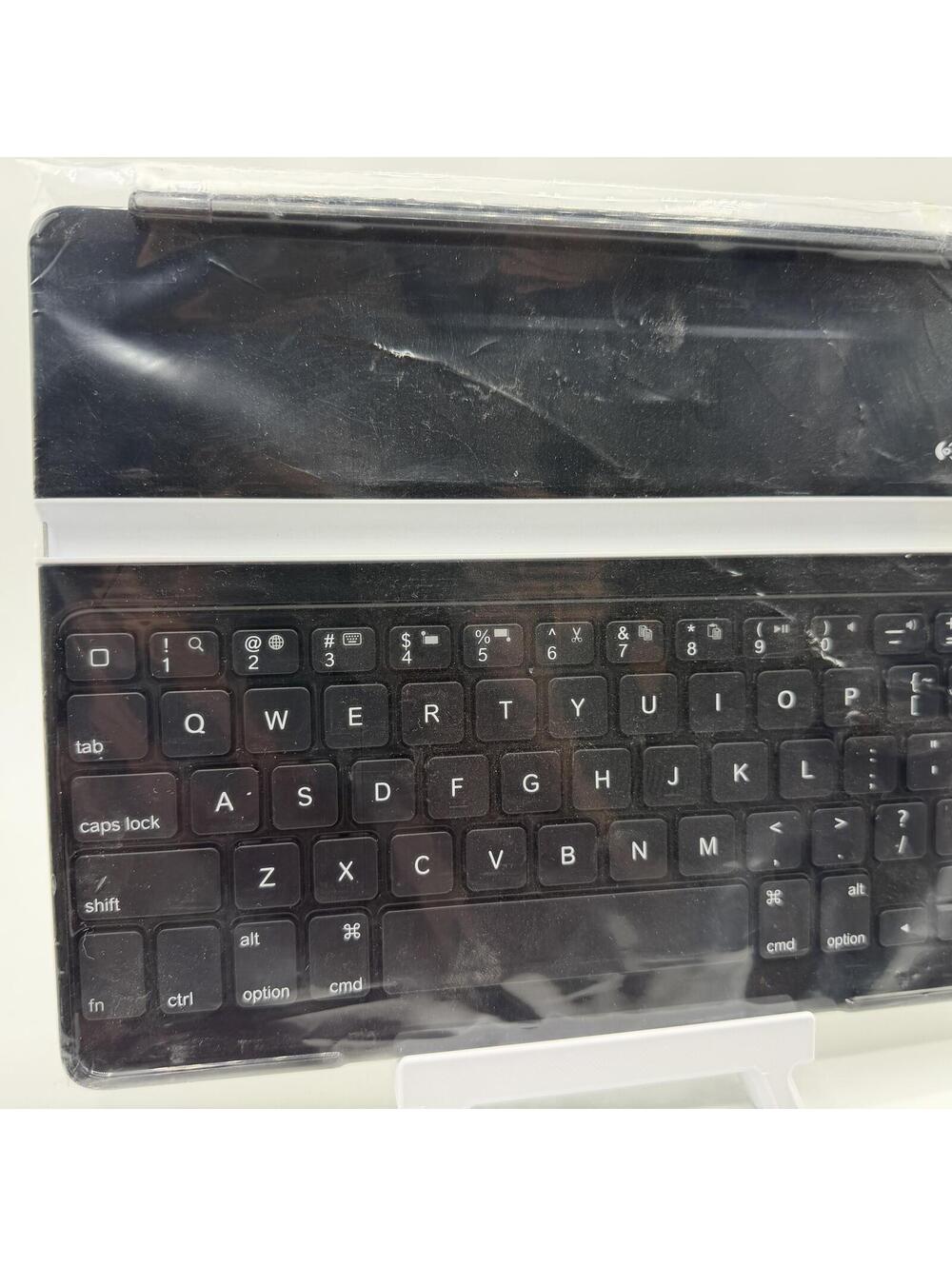 Logitech Ultrathin Keyboard Cover for iPad 2nd, 3rd and 4th Generation - Picture 5 of 6